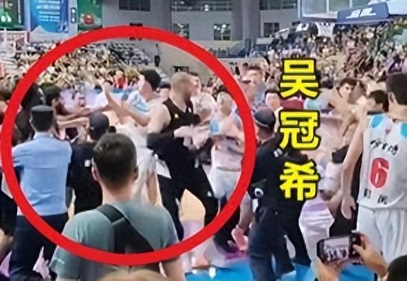 篮球场广场舞冲突最新