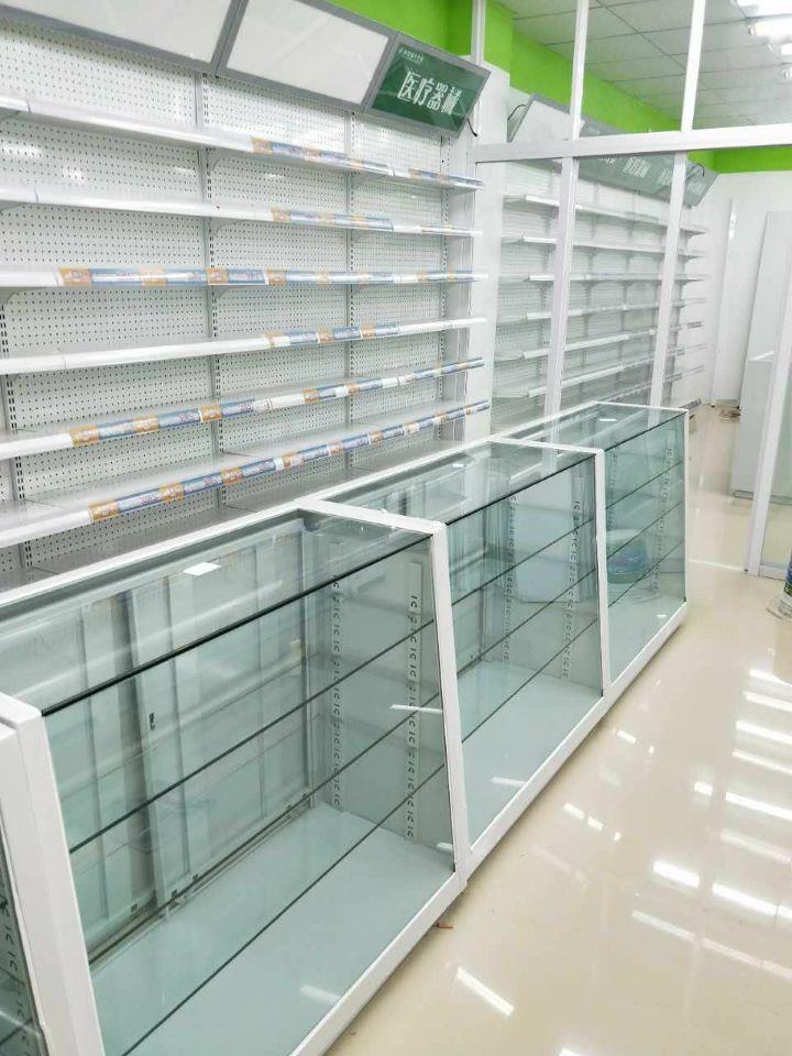 药店的货架柜台的最新式