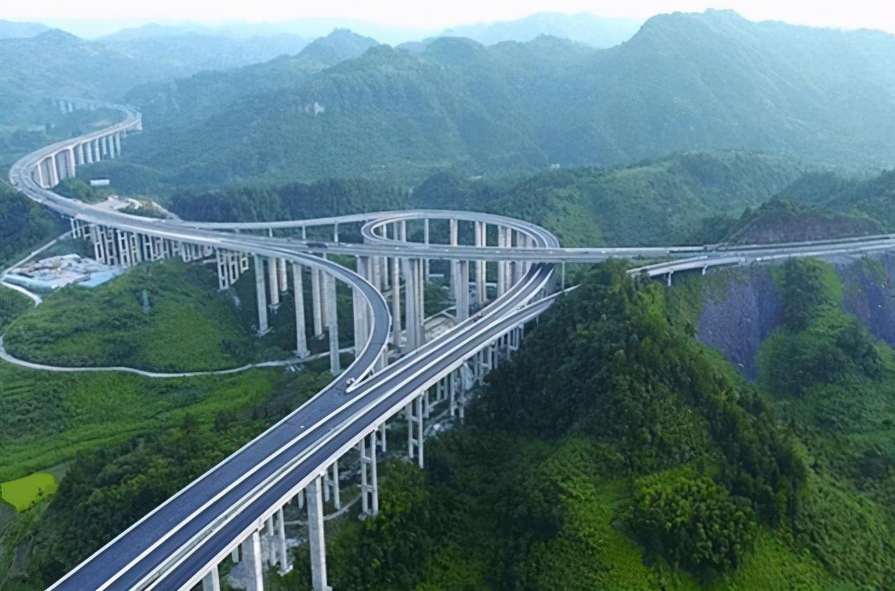 2025今晚必中四不像图136期,探索彩票奥秘，四不像图与未来的可能性——以今晚即将揭晓的2025年第136期为例